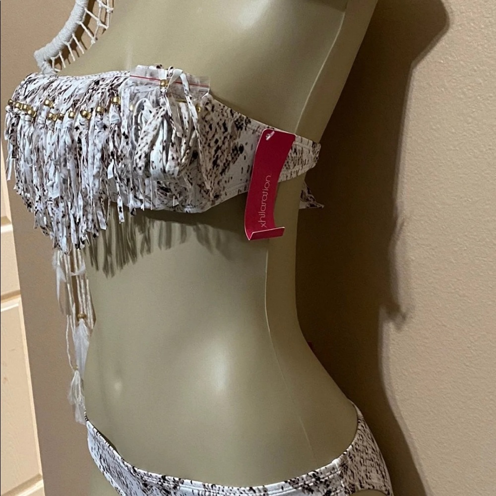 Bikini - Picture 4 of 5